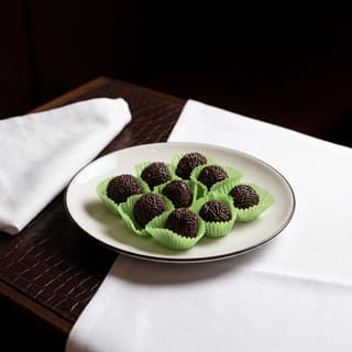 Brigadeiro chocolate truffles cupcake papers sprinkles macro — brigadeiro hero photography