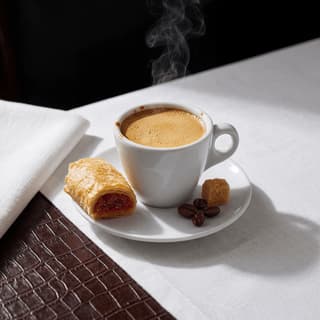 Cafe cubano espresso shot sugar crema espumita small cup macro — cafe cubano hero photography