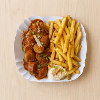Currywurst berlin sliced bratwurst curry ketchup paprika dust fries overhead street food — currywurst hero photography