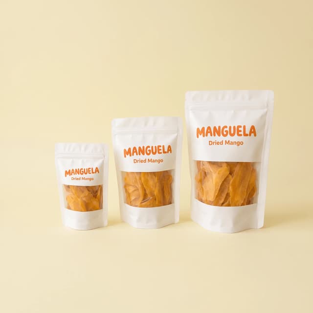 Sacos de manga desidratada pequenos, médios e grandes sobre fundo creme — fotografia de comparação de tamanhos para Amazon