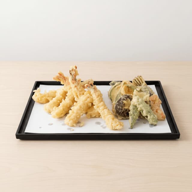 Tempura shrimp vegetable batter halo crispy tentsuyu dipping sauce grated daikon plate — tempura hero photography