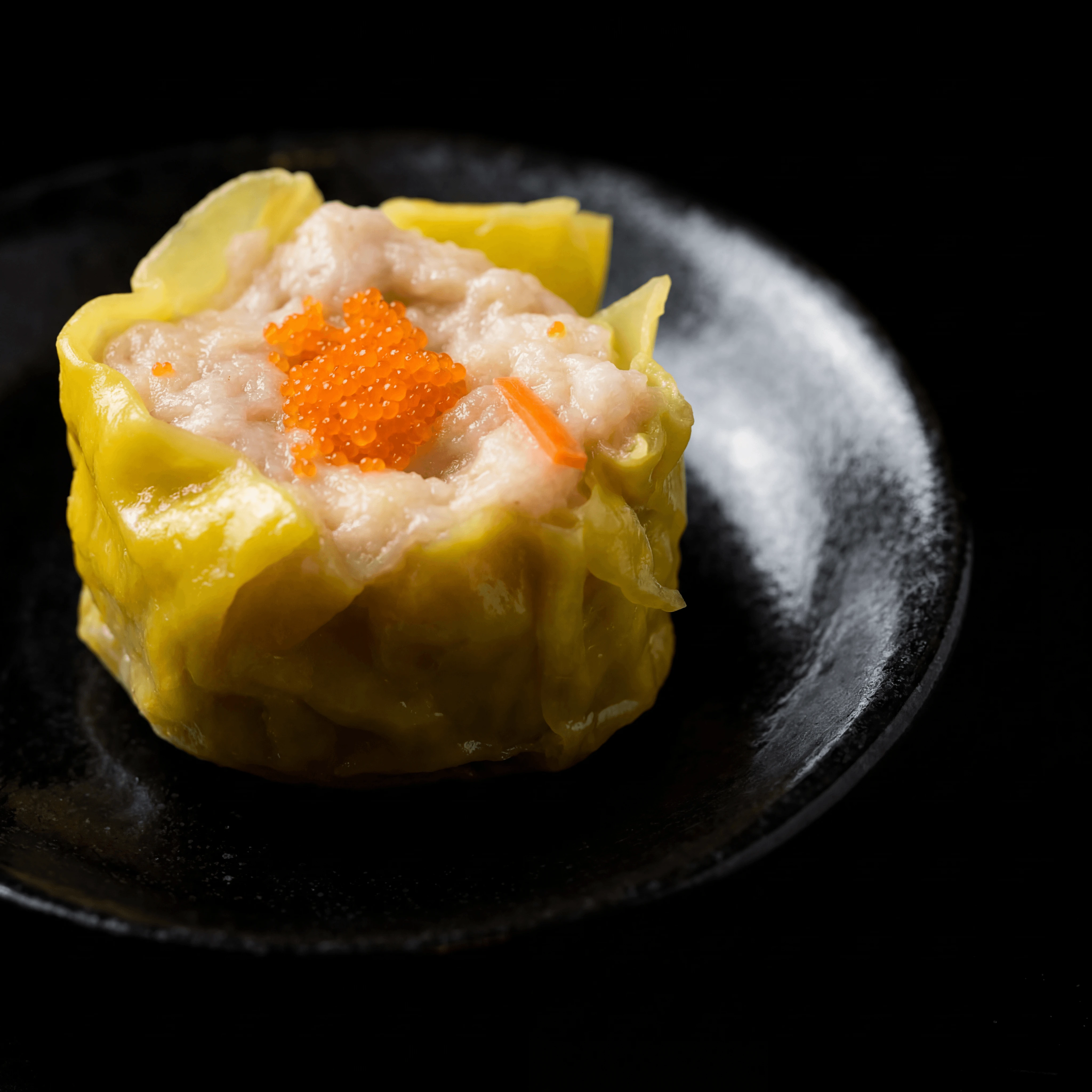 Single siu mai open top pork shrimp tobiko macro — siu mai dumpling card photography