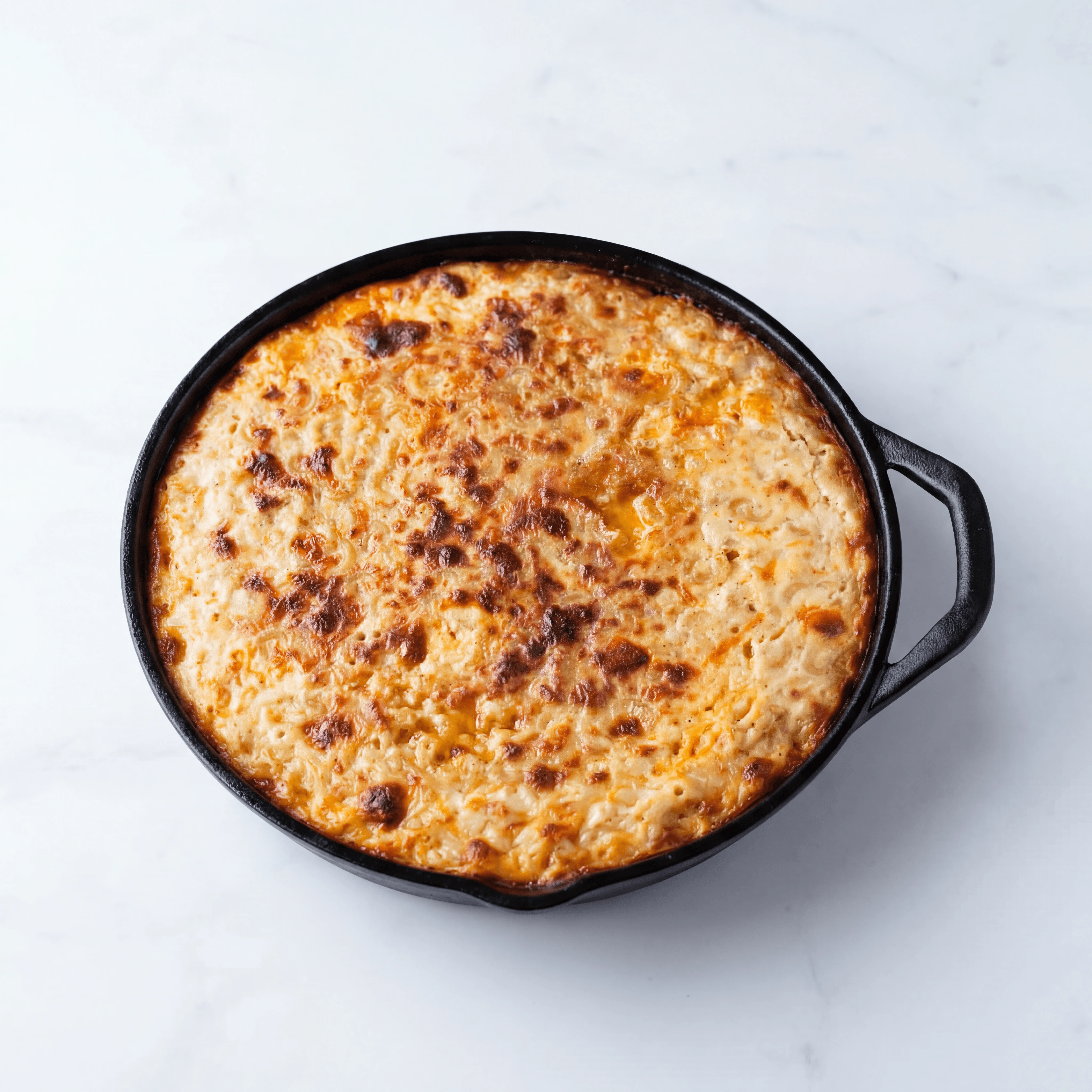 Baked mac and cheese crispy cheese top cast iron soul food macro — mac and cheese hero photography
